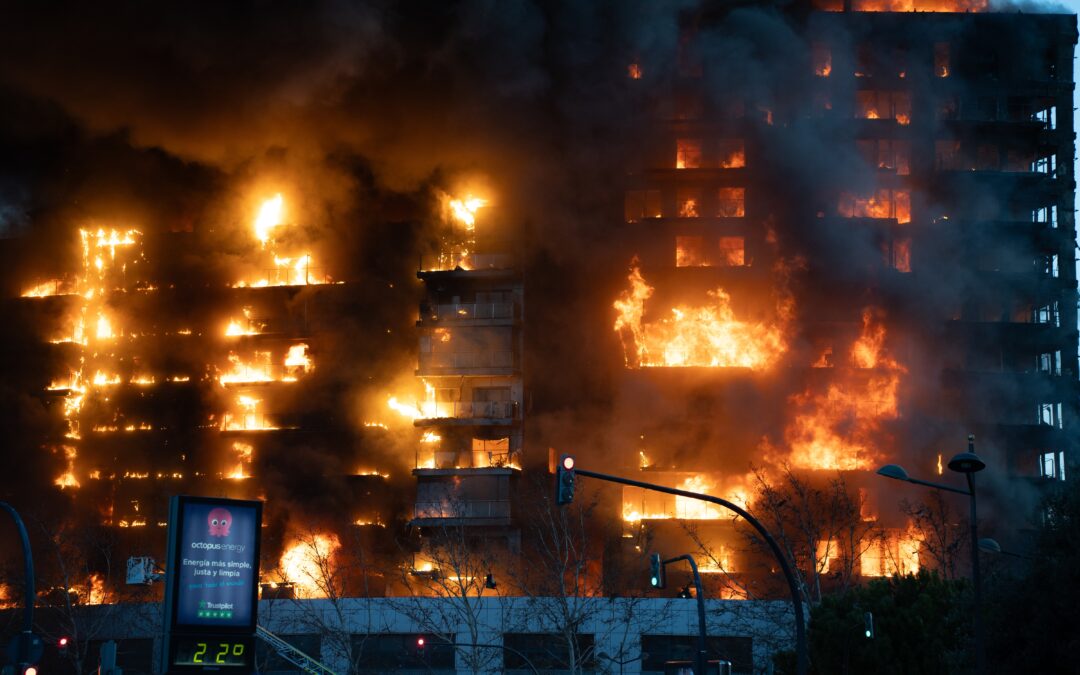 10 dead, 14 injured in Valencia flats fire