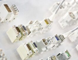 Non-ATO, non-halogen FR for PET and PBT